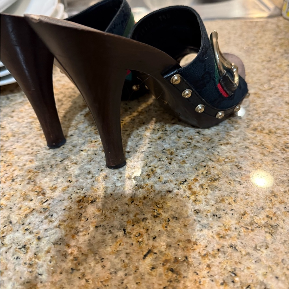 Elegant Gucci Women's Heels - Picture 5 of 7